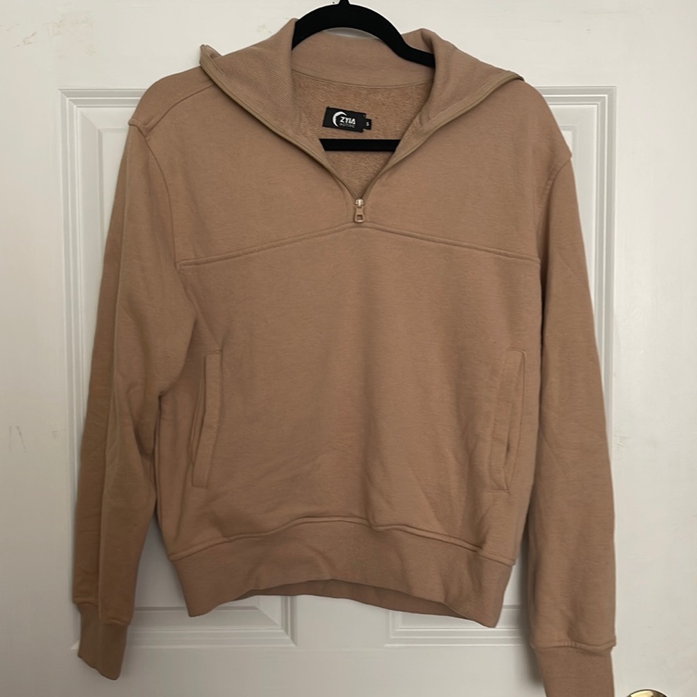 Zyia pull over